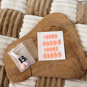 Base French Rose Press-On Nails Set